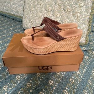 Ugg Zamora style  sz 7 in brown suede. Super comfy
